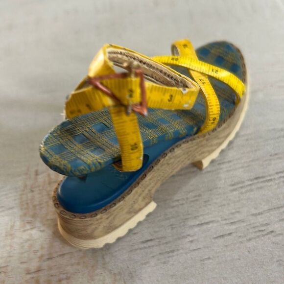 Just The Right Shoe - Picture 3 of 4